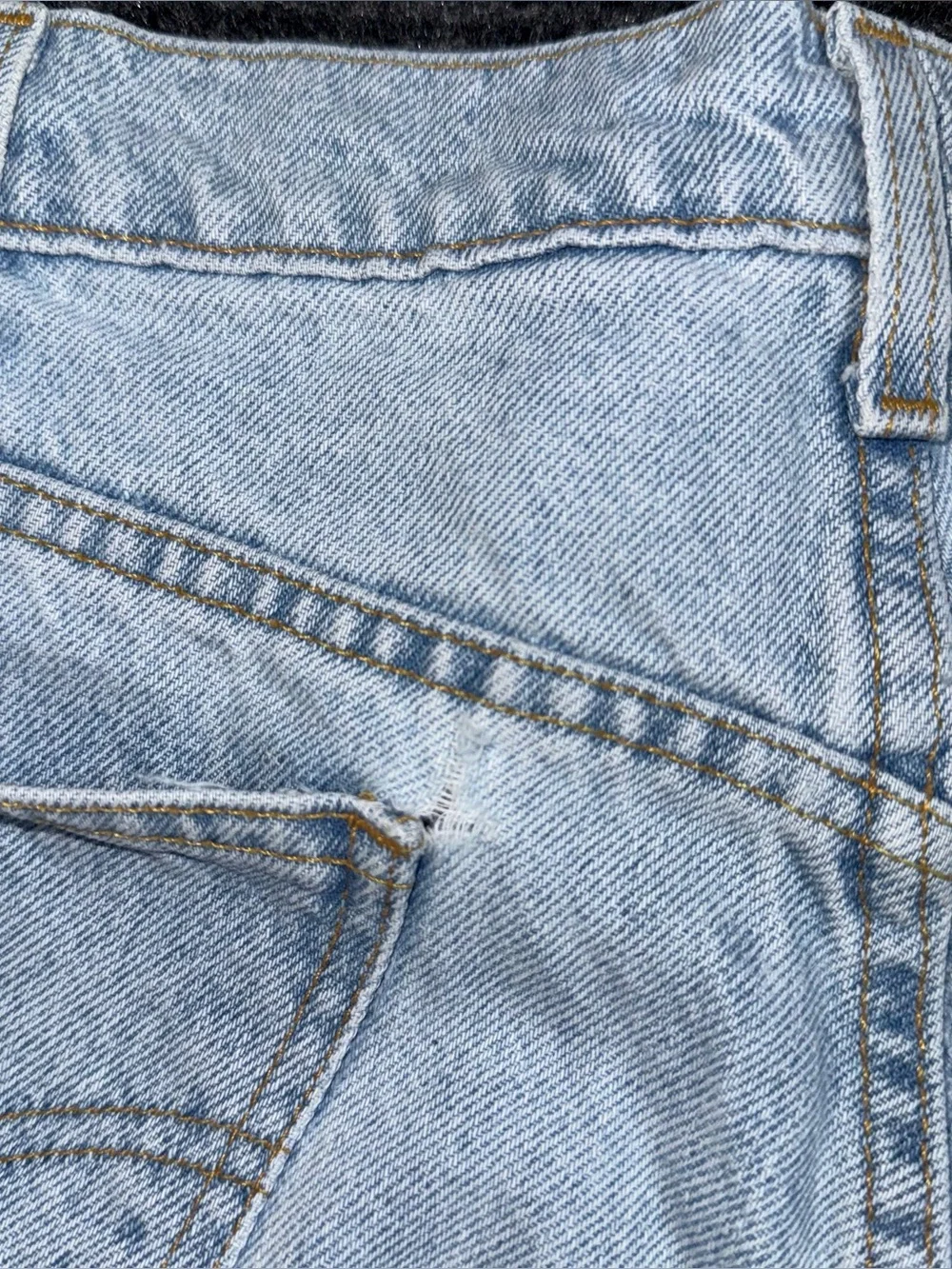 Vtg 90s Levi’s 550 Relaxed Orange Tab Denim Shorts Light Wash 27 (tag 29) Jorts